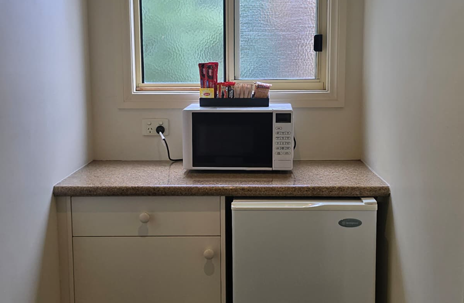 Accessible-queen-room-gallery-1