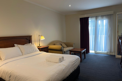Executive-queen-room